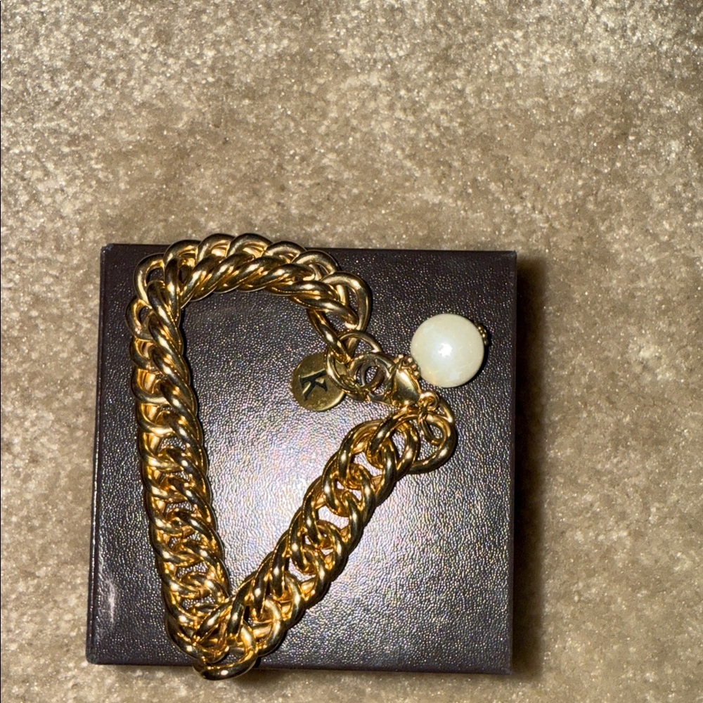 Elegant Gold Chain Bracelet